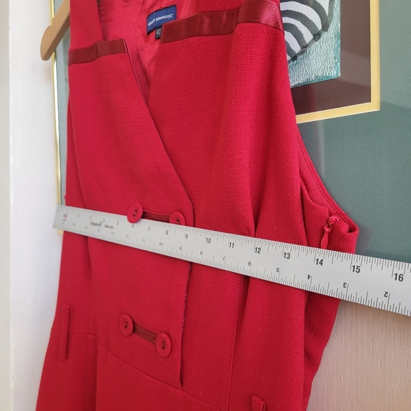 Elegant Red Sleeveless Dress - Picture 7 of 8